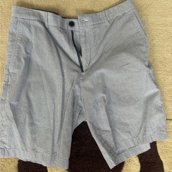 Club Monaco Men’s Striped Shorts - Picture 1 of 2